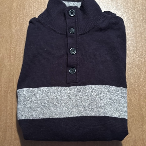 American Eagle Outfitters Classic Fit - Picture 4 of 5